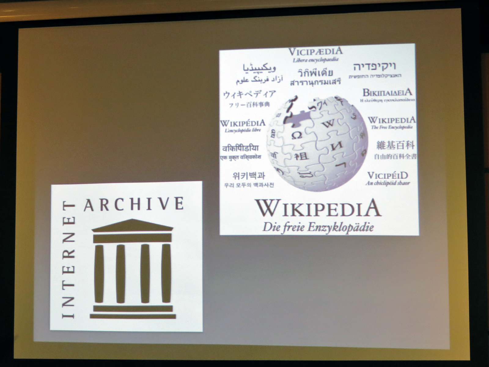 WikipediaやInternet Archive